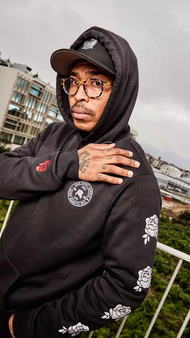 ベン・ワッツのインスタグラム：「New Hoodie G&S fight supply x The flower shop nyc wiv a scrapbook page on back by me …. Go to @gsfightsupply to purchase ….. shot on location @nubawd #hoodie #benwatts #g&s come to our launch event nov 2nd at flower shop nyc」