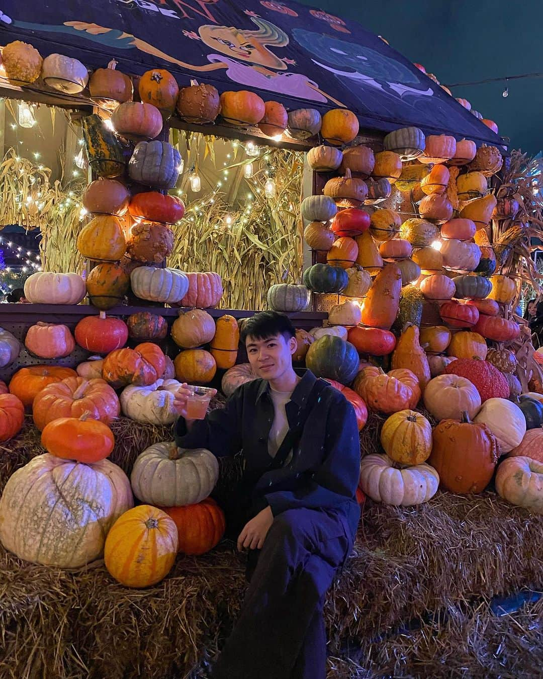 葉晟睿のインスタグラム：「🎃 Cutest pumpkin in the patch 🪓👻 #jackspumpkinpopup #kalvintravel🇺🇸」