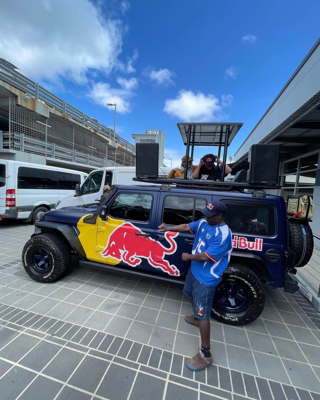 ジェイミー・フォイのインスタグラム：「Had a Fun Month in Australia! Thanks to everyone that came out to the @redbull Drop In Tour and made it a blast! Till next time! ✌🏼🇦🇺」
