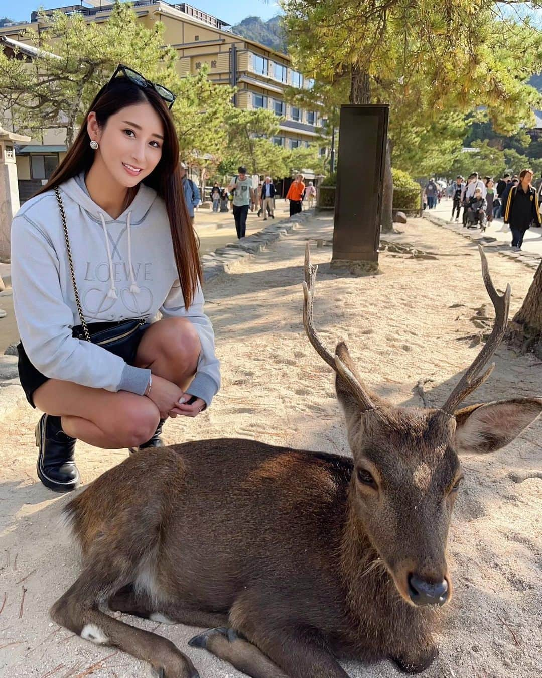 佐藤衣里子さんのインスタグラム写真 - (佐藤衣里子Instagram)「🦌🦌🦌 びびりながらも2ショット✌️  #厳島神社#宮島#広島#世界遺産#鹿」10月29日 23時22分 - eriko0625