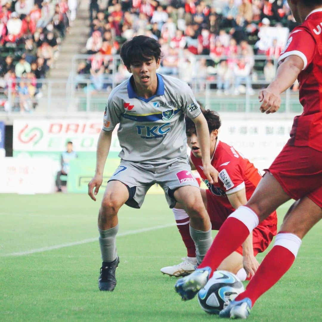 栃木SCのインスタグラム：「． GAME PHOTOS📷 ． ． 🗓10/29(日)14:00KICKOFF ⚽️明治安田生命J2リーグ第40節 🆚ファジアーノ岡山 🏟シティライトスタジアム 📝栃木 1-1 岡山 55分　#イスマイラ  82分　失点  スタジアムで応援いただいたサポーターの皆さま、 #DAZN で共に戦っていただいた皆さま、ありがとうございました。  次節▶︎▶︎▶︎11月5日(日)アウェイ東京ヴェルディ戦⚽️  ➡︎📱#DAZN への加入・試聴で栃木SCを応援しよう！ http://prf.hn/click/camref:1100l38Di/creativeref:1011l20500 ． #栃木SC #TochigiSC #JLeague」