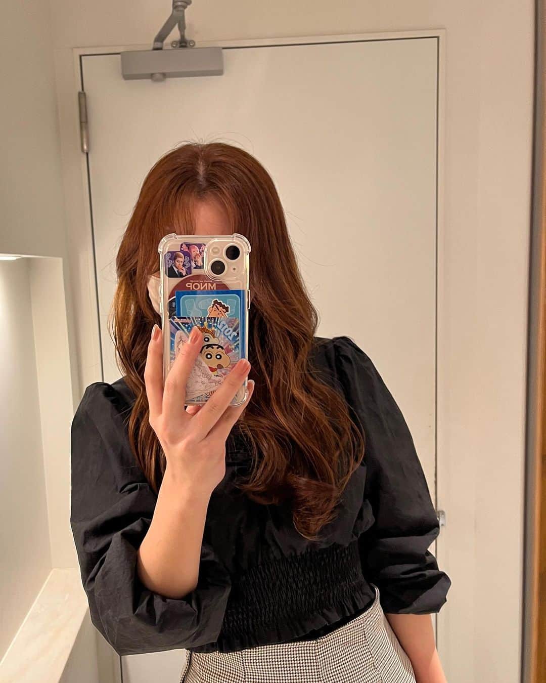内田 菜々のインスタグラム：「* *  髪色あかるくしてみたよ。ᴺᴱᵂ◝✩ しばらく前髪なしにしようかなとおもってます。  のせてから気づいたけどケースの中って ちょっとはずかしいかも。 一応配置こだわっていれてます。笑  #november  #likeme #f4f #l4l #11월  #일본 #좋아요그램 #가을다 #좋아요환영 #감성사진 #newhaircolor  #tbt #instadaily #phootoftheday    ⸜⃨ ななぐらむにっき ⸝⃨   ︎ 𓂃𓂃𓂃𓂃𓂃𓂃𓂃𓂃𓂃𓂃𓂃𓂃  𓍯 ..🪻🪷 お し ら せ 🪷🪻..𓍯  12月出演舞台  ◡̈ 『 父が死んだ時､僕たちは何年かぶりに集まった。』  脚本・演出 萩原成哉 劇場：CBGKシブゲキ‼︎  ✎𓈒𓂂𓏸 12/6(水)〜12/10(日) 全9公演  ご来場おまちしております♪  𓂃𓂃𓂃𓂃𓂃𓂃𓂃𓂃𓂃𓂃𓂃𓂃  * *」