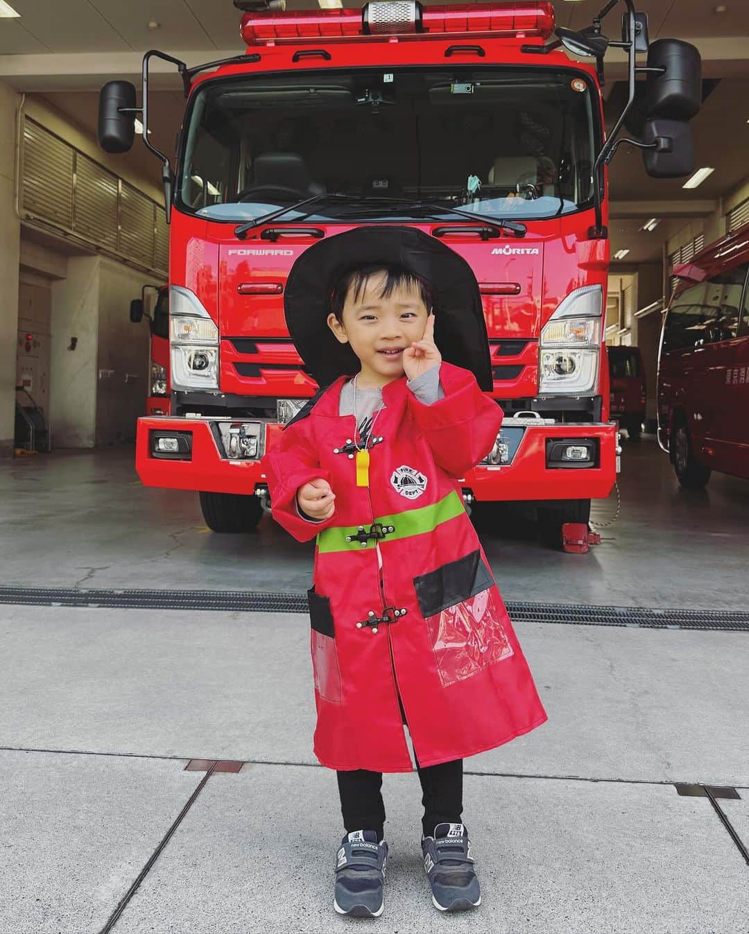 石川龍さんのインスタグラム写真 - (石川龍Instagram)「憧れの消防士さん（ファイヤーマンstyle）に仮装して、地域のハロウィンイベントに参加。 大人も楽しい穏やかな一日。 #ハロウィン」10月29日 23時29分 - slow_night
