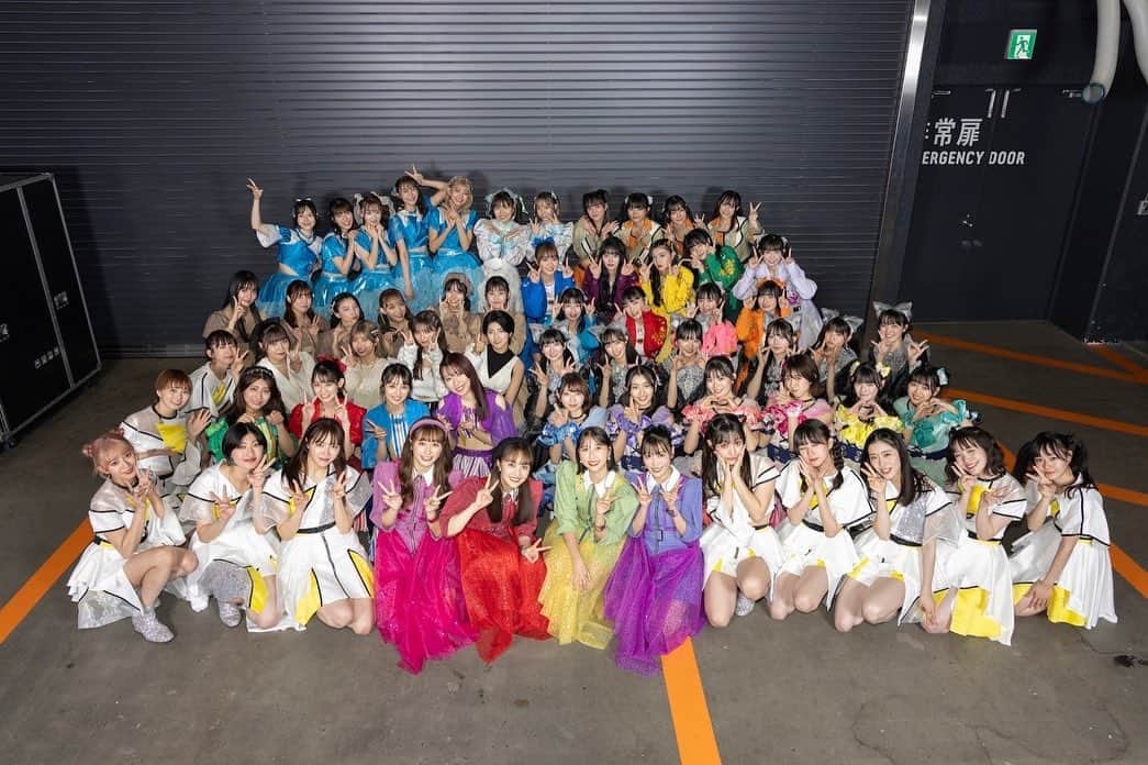 秋本帆華のインスタグラム：「. 年に１度のお祭り♪ 毎年本当に楽しい〜⭐️🤭⭐️ 少しでも多くの方に！！！ しゃちを好きになってもらえますように☺️  #スタプラフェス #TEAMSHACHI  新曲『沸き曲』 この後0時配信スタートです♪ 寝る前に沸き散らしてください😆」