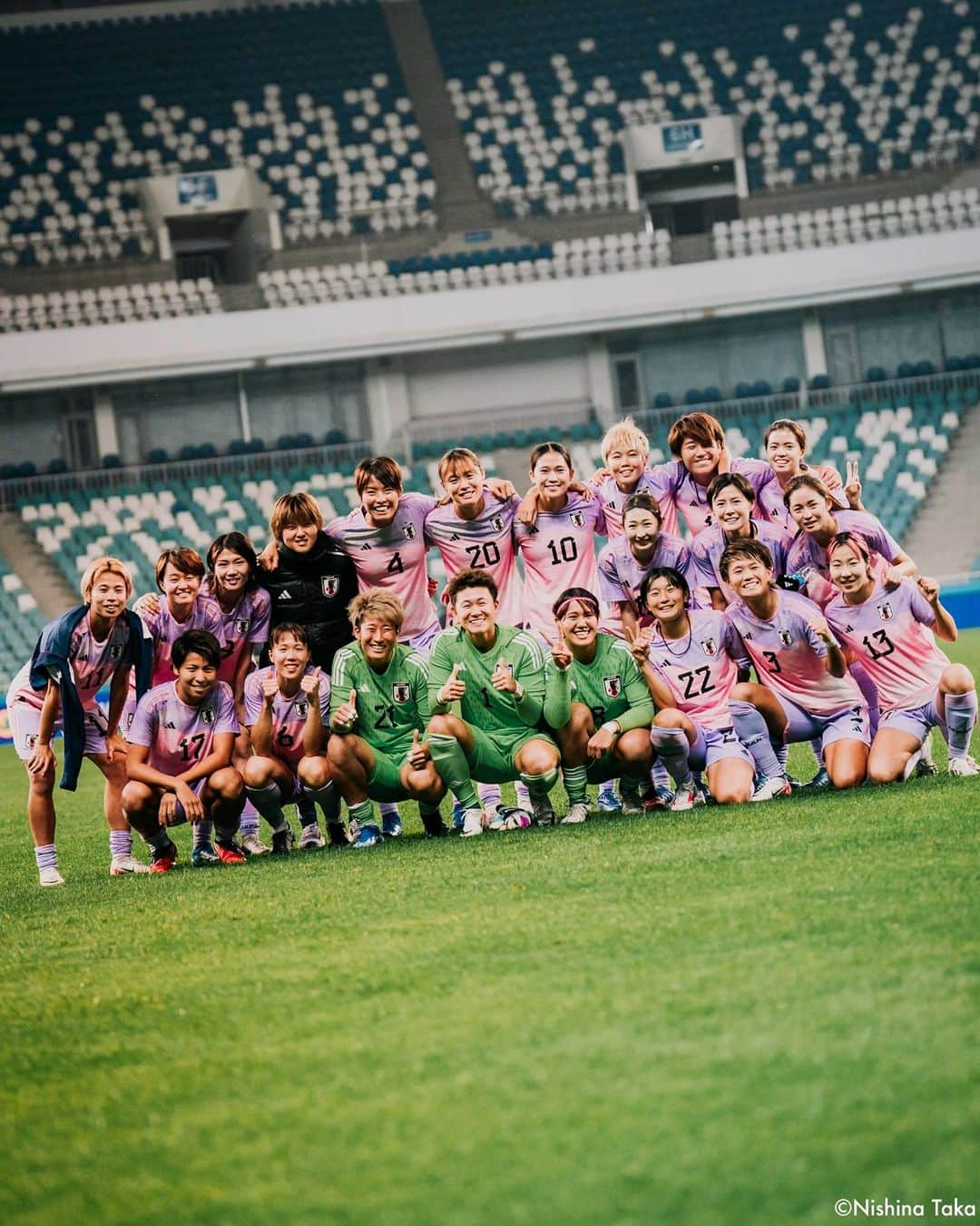 Goal Japanさんのインスタグラム写真 - (Goal JapanInstagram)「#なでしこジャパン はパリ五輪アジア2次予選の第2戦で本田美登里監督率いる #ウズベキスタン女子代表 と対戦。#南萌華 と #千葉玲海菜 の得点で15分までに2点をリードすると、そのままリスクとらない形で主導権を握り続け、2-0で試合を終えた。連勝を飾り、最終予選進出に大きく近づいている。(Photo: Nishina Taka @r11shinataka )  #soccer #football #womanfootball #womensoccer #daihyo #nadeshiko #nadeshikojapan #サッカー #フットボール #女子サッカー #サッカー日本代表 #アジア2次予選 #パリ五輪予選 #⚽️」10月29日 23時33分 - goaljapan