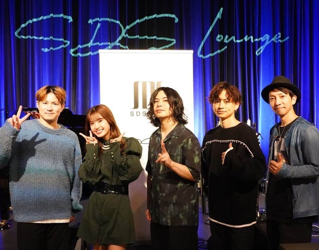 外薗葉月さんのインスタグラム写真 - (外薗葉月Instagram)「SDS Lounge LIVE☺︎ ゲスト出演させていただきました🌸 STMとしては3回目のLIVE！！ 誘っていただいてありがとうございます☺️ @freak_satorunakagaki   みんなが聴いたことない曲も あったと思うけど、どうだったかな？？ 感想教えてね🐶🤍  そして次回のLIVE告知！ 12/16.1/17.1/27です🐶 詳細はまた報告しますねぇ  #stm #ハヅキカヅキ」10月29日 23時33分 - hazuki_hokazono