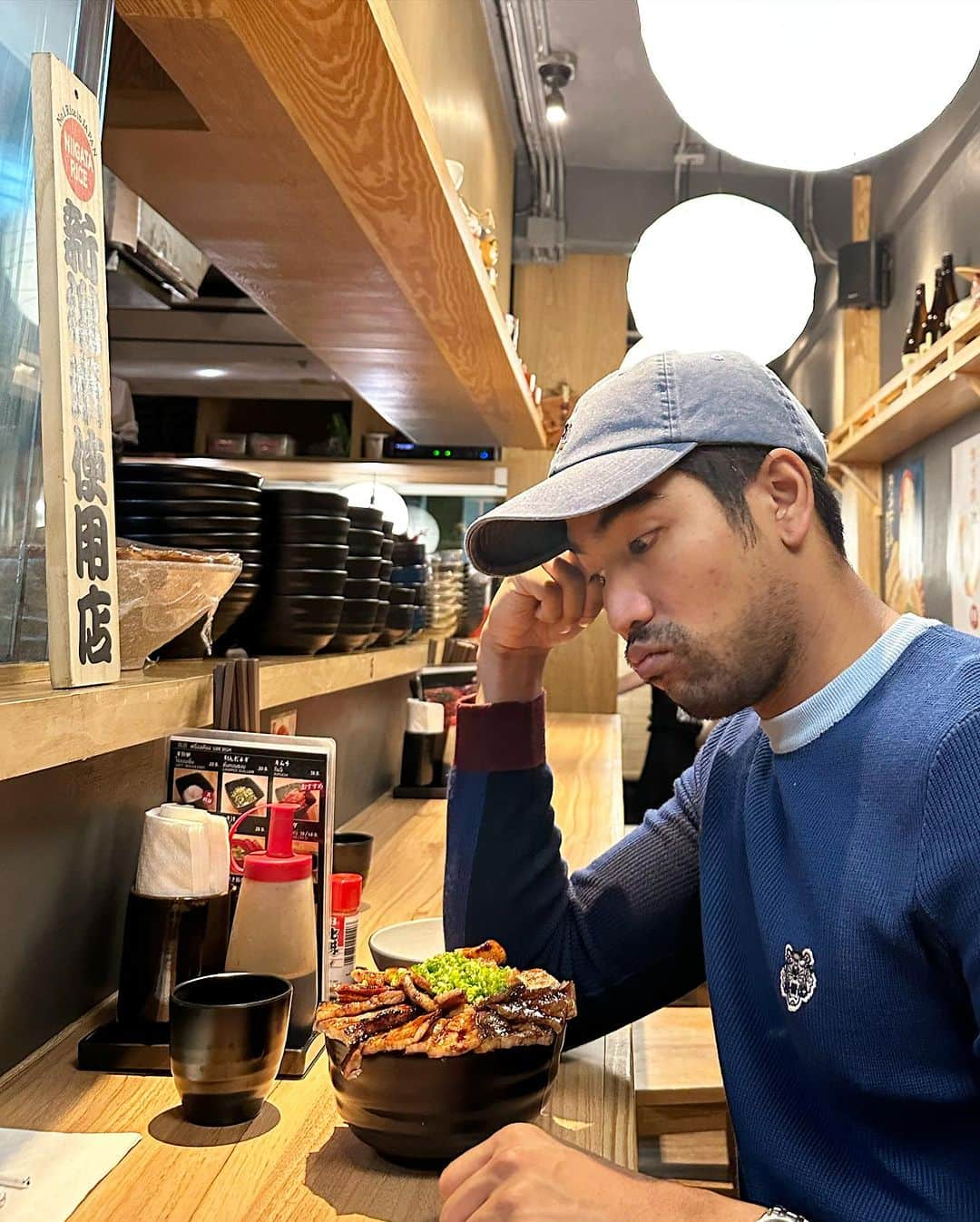 ニウィさんのインスタグラム写真 - (ニウィInstagram)「กินข้าวอร่อยขึ้น 300%」10月29日 23時34分 - newpatitta