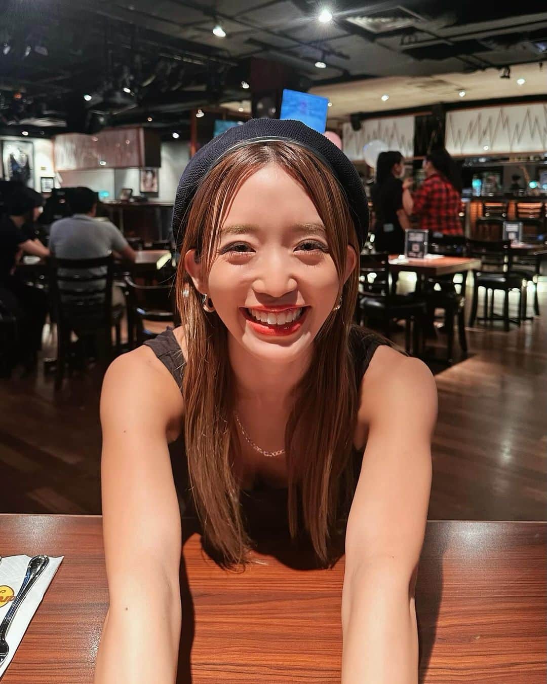 柳本絵美さんのインスタグラム写真 - (柳本絵美Instagram)「最近写真撮ってないんです🥺  というわけで、ちょっと懐かしい明るい髪の時のを。 あと1週間後に大会です！ そして2週間後には数ヶ月の旅に出ます✈️  あとすこしの日本生活楽しもう〜💗」10月29日 23時44分 - emiyanagimoto