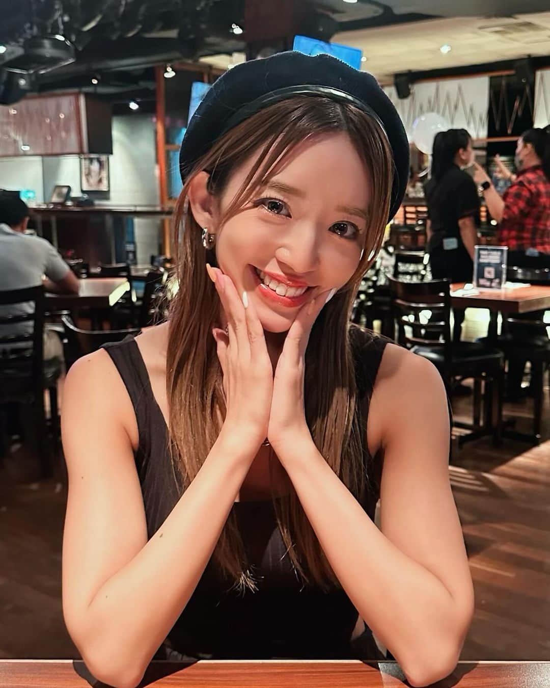 柳本絵美のインスタグラム：「最近写真撮ってないんです🥺  というわけで、ちょっと懐かしい明るい髪の時のを。 あと1週間後に大会です！ そして2週間後には数ヶ月の旅に出ます✈️  あとすこしの日本生活楽しもう〜💗」