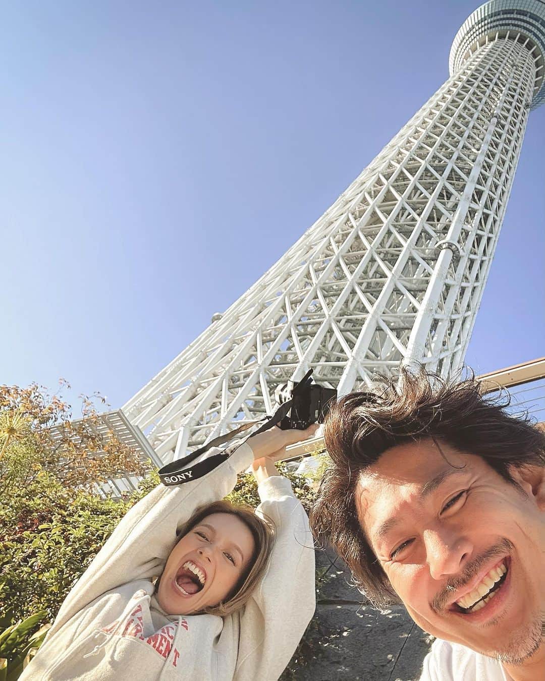 階上実穂さんのインスタグラム写真 - (階上実穂Instagram)「天気良かったからテイクアウトして外で食べたら眩しすぎて目が開かない😑 そして服装ミスってスウェットめっちゃ暑い。」10月29日 23時41分 - miho_ishigami