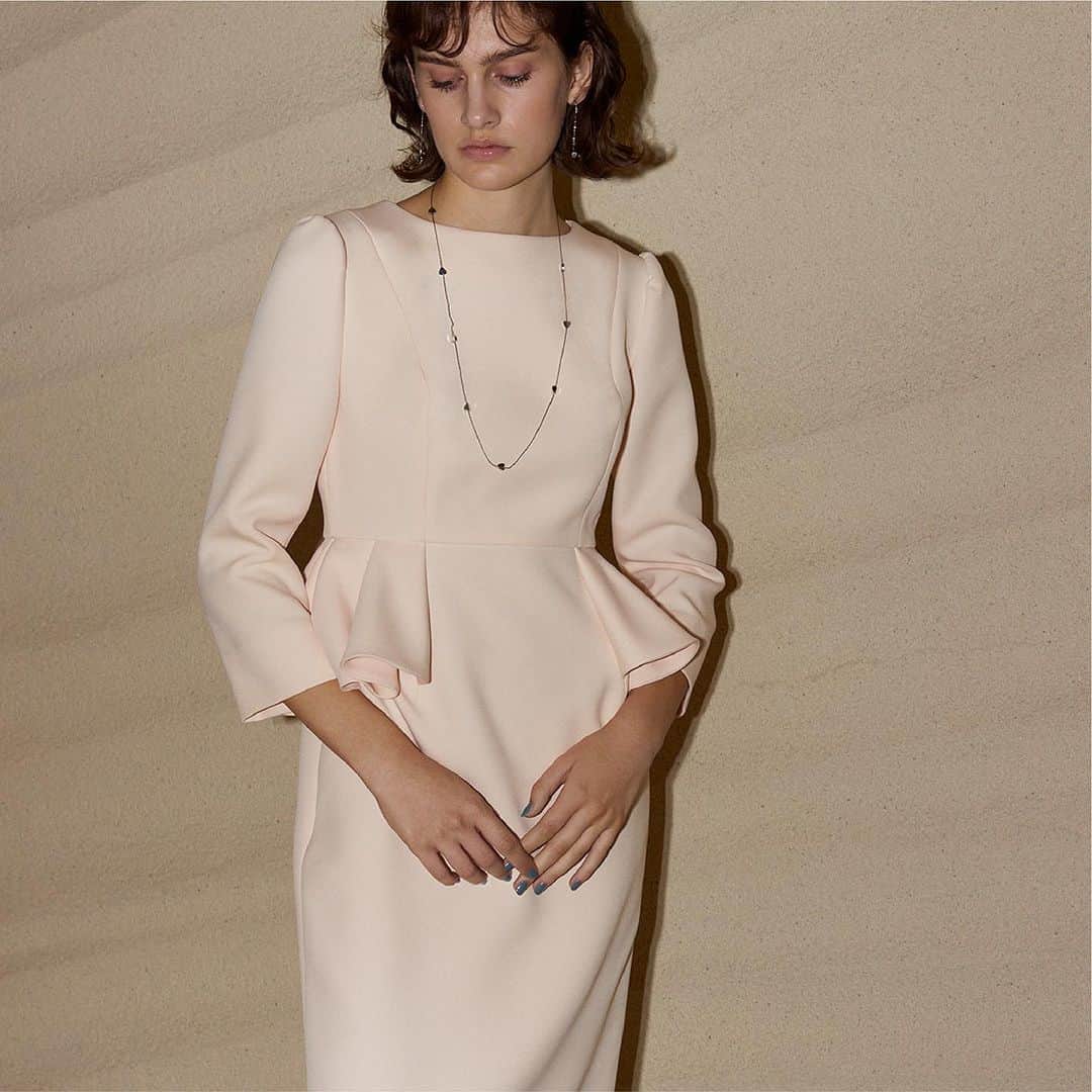 のインスタグラム：「【CATALOG】 ⁡ 2023 WINTER COLLECTION ⁡ dress ¥26,400 ◆12月上旬発売予定 ⁡ プロフィールのリンクより 最新のデジタルカタログをご覧頂けます。 ⁡ ⁡ #CELFORDAW23 #celford #セルフォード」