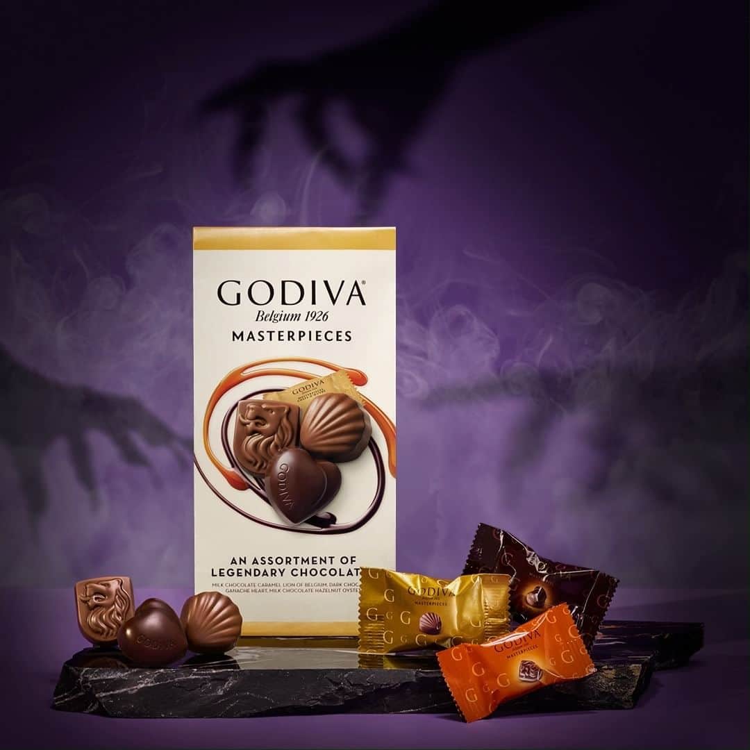 GODIVAのインスタグラム：「Don’t settle for whatever is at the bottom of your kids’ trick-or-treat bag. You deserve adult candy of your own. Treat yourself to GODIVA without having to ring a single doorbell. 🎃」