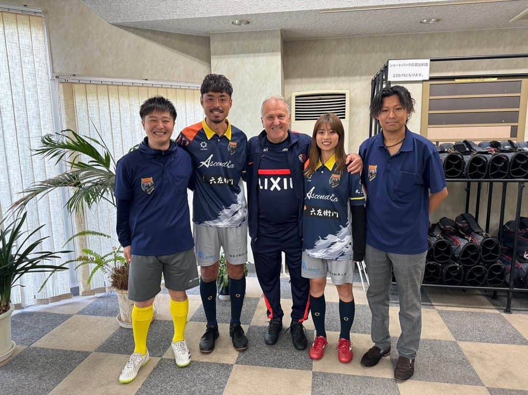 青木剛さんのインスタグラム写真 - (青木剛Instagram)「カシマ・鹿行初のフットゴルフコース#トライレイクゴルフクラブ @goruhupuraza 様のOPEN記念大会として、スペシャルゲストのジーコ @zico さんにご来場いただき『第3回FOOTGOLF  DREAMCUP』が開催されました。 フットゴルフには夢がある！と強く感じ、志を高く本気で活動を続けていこうと改めて思った感動的な一日となりました。  また、鹿島Ascendia @kashima_ascendiaというクラブには明確な理念が流れていることを再認識することができましたし、大事なのはここから何を残していけるか、だと考えています。  ジーコさん、そして、歴史的な記念すべき大会に関わっていただいた皆様、本当にありがとうございました！  #フットゴルフ #FOOTGOLF #FOOTGOLFDREAM #FOOTGOLFISBEAUTIFUL #感謝 @takeshiaoki15」10月29日 23時55分 - takeshiaoki15