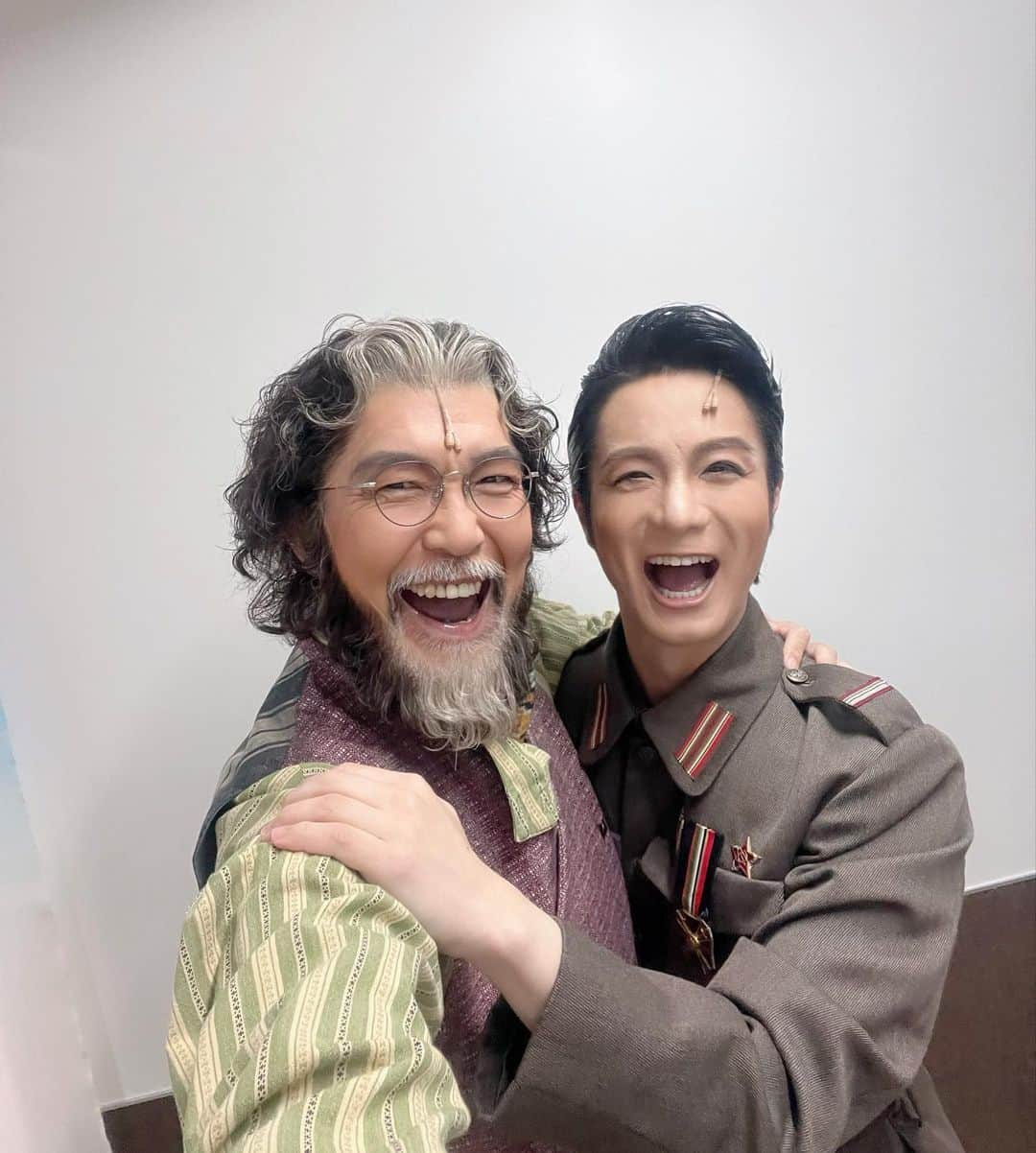 大澄賢也さんのインスタグラム写真 - (大澄賢也Instagram)「#アナスタシア　大阪公演  万里生グレブ　とラスト回でした✨  万里生との共演は、 10年前の帝劇「エニシングゴーズ」以来 でした あの頃も勿論、歌うまだったけど、 今回のグレブは、 更に演劇的な凄みが増した演技に歌唱だったー素晴らしい👍👍👍  劇中では、殆ど絡みがない ヴラドとグレブ でも、いつも袖から見てましたよ  また一緒に出来る事を切に願って🙏  #田代万里生 #大澄賢也 #anastasia」10月29日 23時56分 - osumikenya