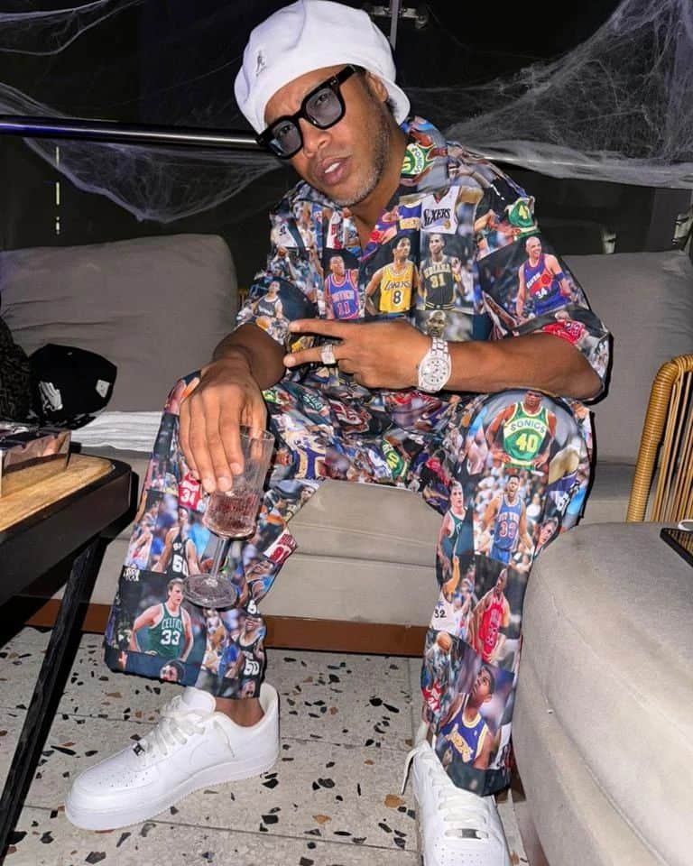 ロナウジーニョのインスタグラム：「Vem que dá tempo 😎🤙🏾」