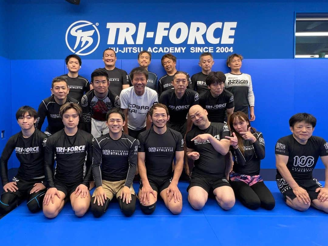 宇野薫さんのインスタグラム写真 - (宇野薫Instagram)「UNO DOJO NO-GI WORK SHOP in トライフォース天満 1部、2部終了  ご参加いただきました皆さまありがとうございました‼︎   トライフォース天満　代表大黒さん、オーナー金子さん トライフォース大阪川本さん、UNO DOJO WORK SHOP 開催していただきありがとうございました。  そして京都、大阪イベントに続き今回もサポートしていただきました廣野さんありがとうございました。」10月29日 23時59分 - caoluno