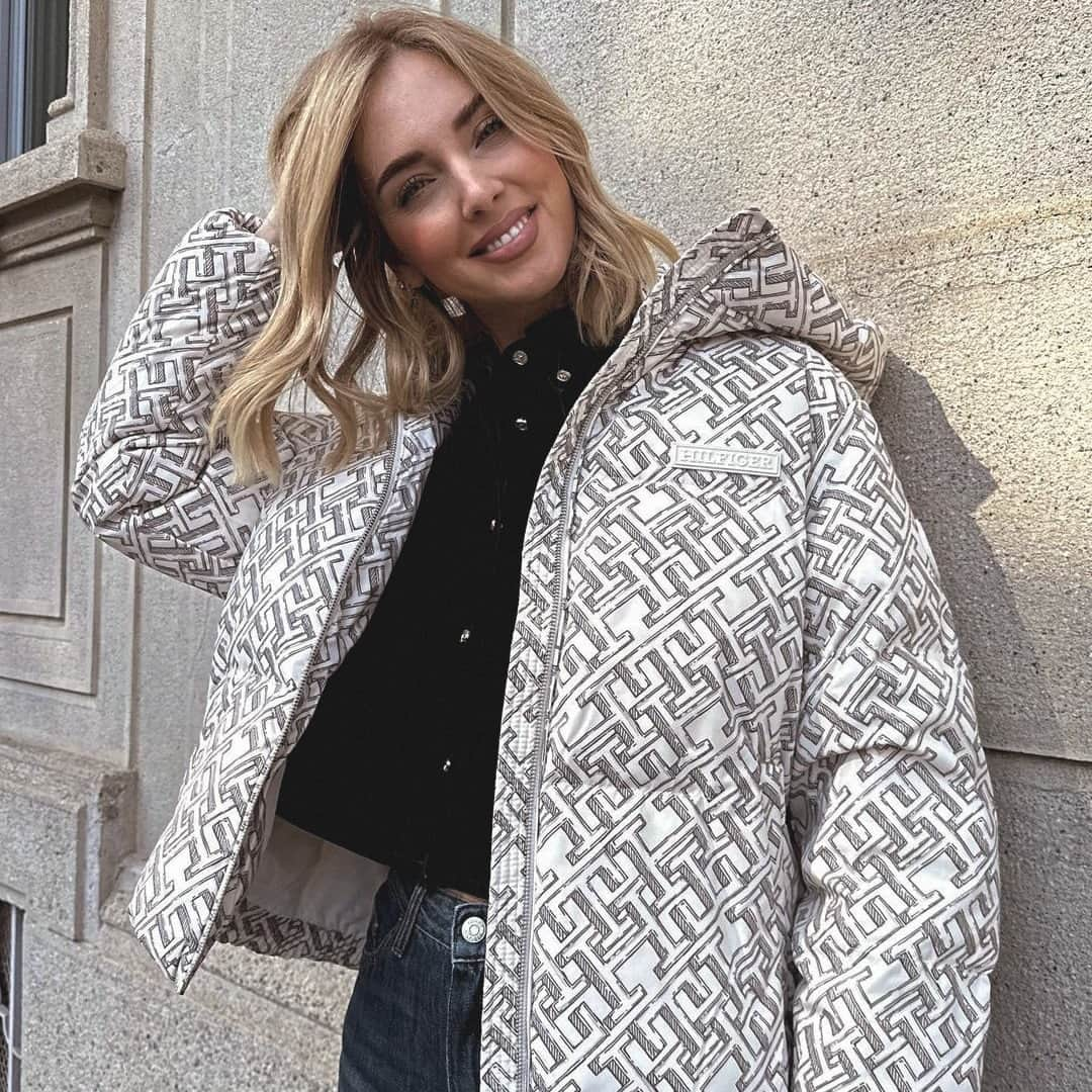 Tommy Hilfigerさんのインスタグラム写真 - (Tommy HilfigerInstagram)「The TH Monogram puffer styled by #ChiaraFerragni #NeutralEssentials」10月30日 0時00分 - tommyhilfiger