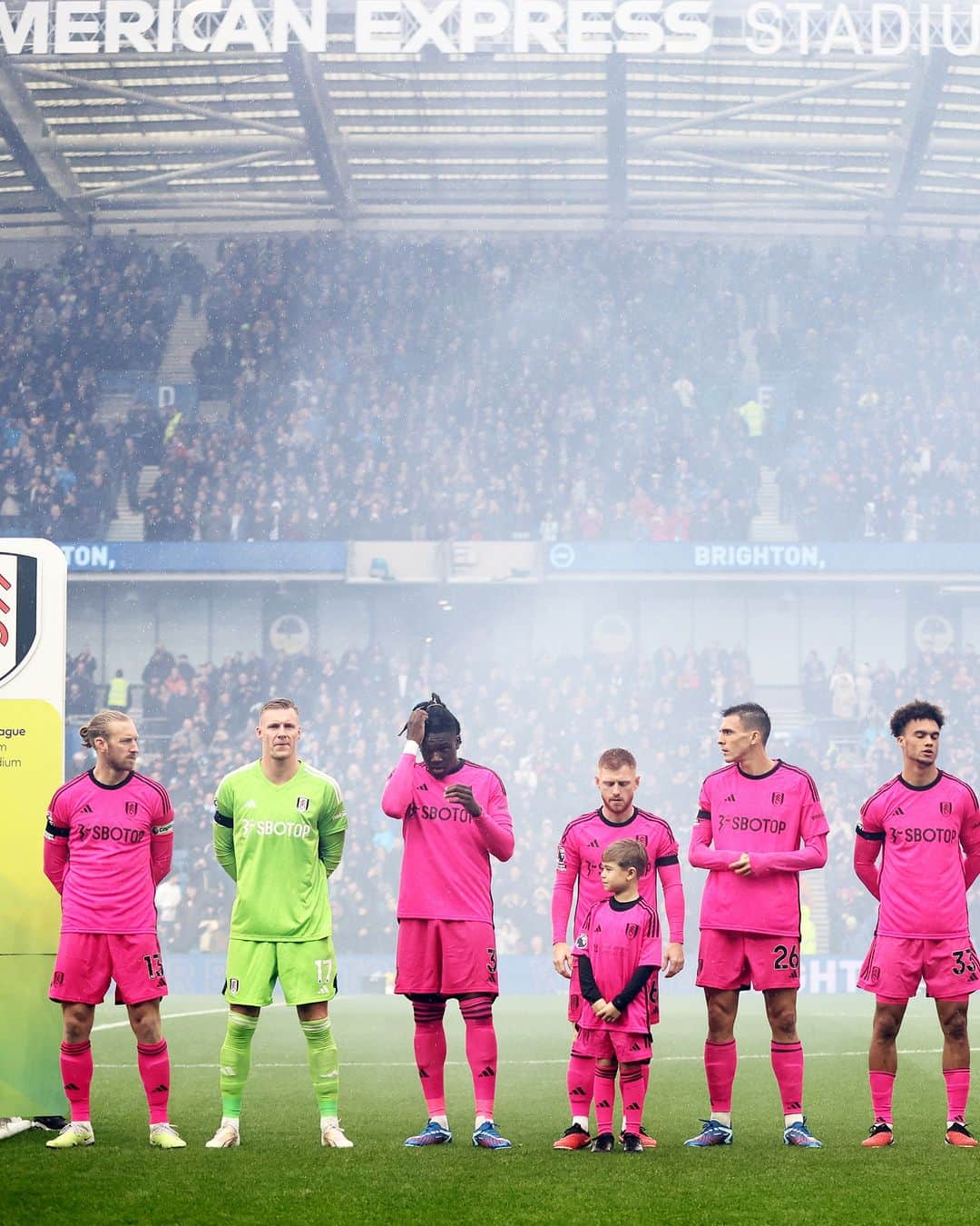 フラムFCのインスタグラム：「Come On You Pinks! 🩷」