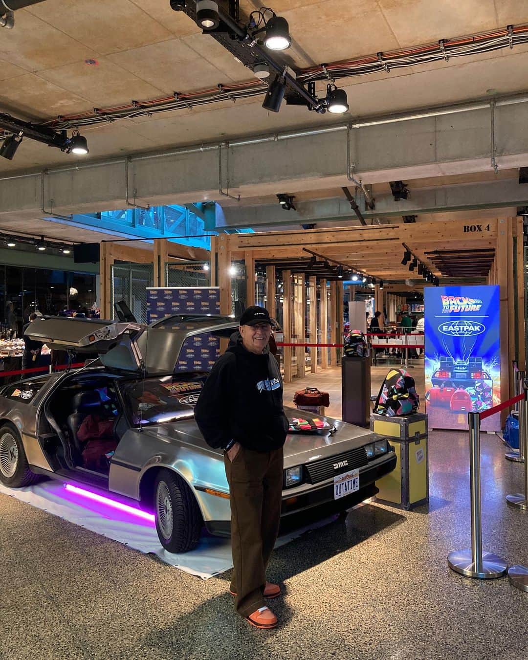 イーストパックのインスタグラム：「Thank you for joining us at the 2023 edition of @meshandlaces   #builttoresist #backtothefuturexeastpak」
