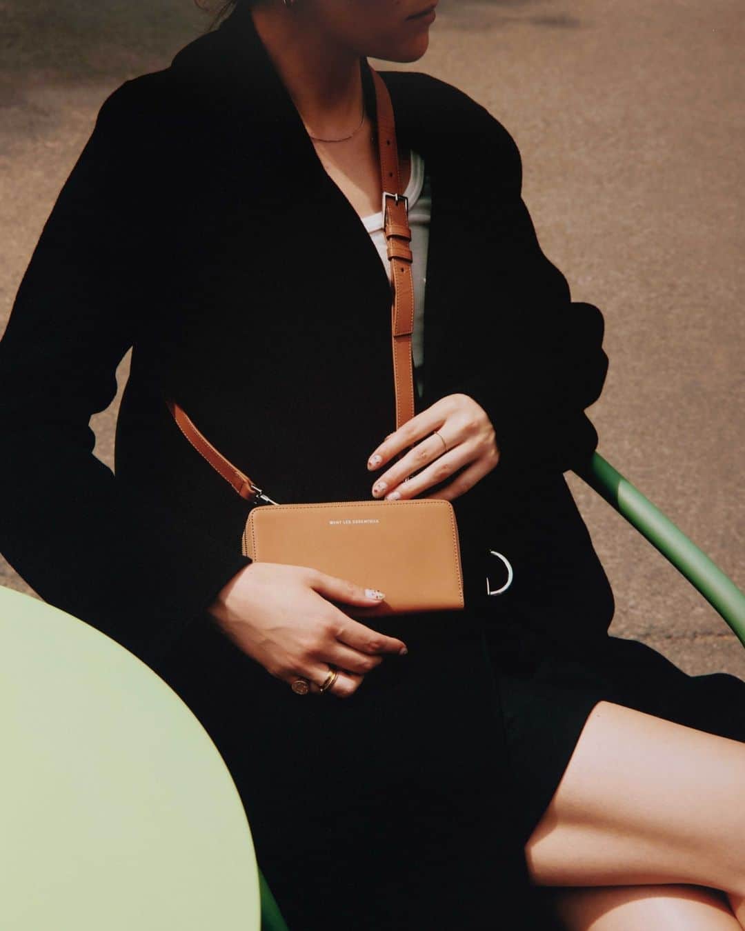 ウォントのインスタグラム：「Discover the charm and freedom of hands-free style with our crossbody bags. Finding the synergy between fashion and convenience for the hustle and bustle of everyday life. ⁠ ⁠ Shop crossbody bags in-store and online at wantlesessentiels.com⁠ —⁠ Nos sacs à bandoulière conjuguent style, confort et praticité pour se fondre harmonieusement à votre quotidien.⁠ ⁠ Découvrez nos sacs à bandoulière en magasin et en ligne sur wantlesessentiels.com」