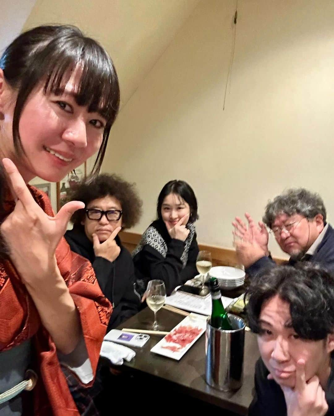 秋山具義さんのインスタグラム写真 - (秋山具義Instagram)「金沢のやきとり横丁『々(ノマ)』で飲んだあとに、樋口真嗣監督とぼんちゃんと『アロス』に来たら、とよろぐとあすかりんさんにバッタリ。楽しい夜です。  カニ100%のフィデウアと生ハムセラーノ、最高です！  #アロス #具義スペイン料理2023 #具義金沢2023 #具義初訪問2023」10月30日 0時21分 - gugitter