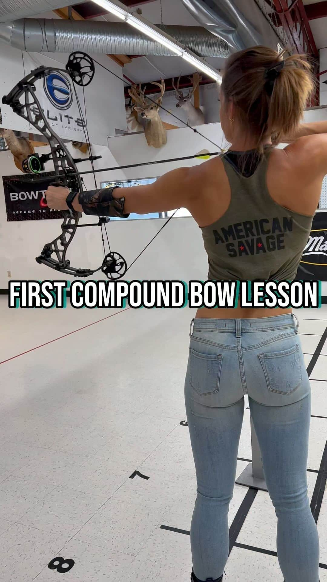 Janna Breslinのインスタグラム：「Amidst the accusations and misconceptions that I string slapped myself on purpose to “sell” something that was a complete joke, I actually did have the chance to hit the range! 😂🏹   And you know what? It was an absolute blast, just like always. This marked my inaugural lesson with a compound bow, and I’ve got to say, I’m hooked!  The difference from a recurve bow was striking. It seemed to be a lot more forgiving when it came to getting consistently good shots and tight groupings. If I ever decide to take the plunge into bowhunting, the compound would definitely be my weapon of choice for accuracy, a crucial element in hunting.  It also made me appreciate the level of skill required to excel with a recurve bow. There are fewer bells and whistles to help with accuracy, which means you really need to hone your skill.  Rest assured, if I ever embark on a bowhunting journey, it will be after extensive practice and mastery of the sport. 🦌🌿 Using my new @hoytbowhunting Eclipse of course! 😉  #Archery #GTFOutside #BowHunting #EarnYourFreedom」