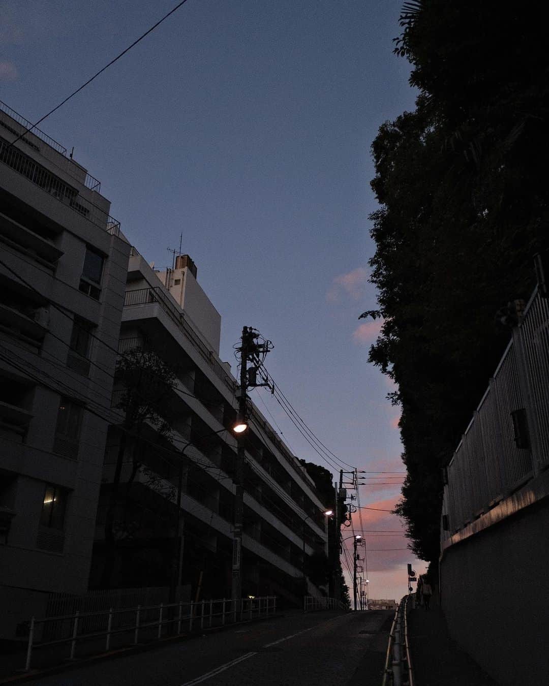 土生瑞穂さんのインスタグラム写真 - (土生瑞穂Instagram)「新せ界  昨日より今日。今日より明日。 過去から未来へ繋ぐこの空間を 沢山の皆さんに感じていただけて嬉しいです。」10月30日 0時24分 - habuchaan