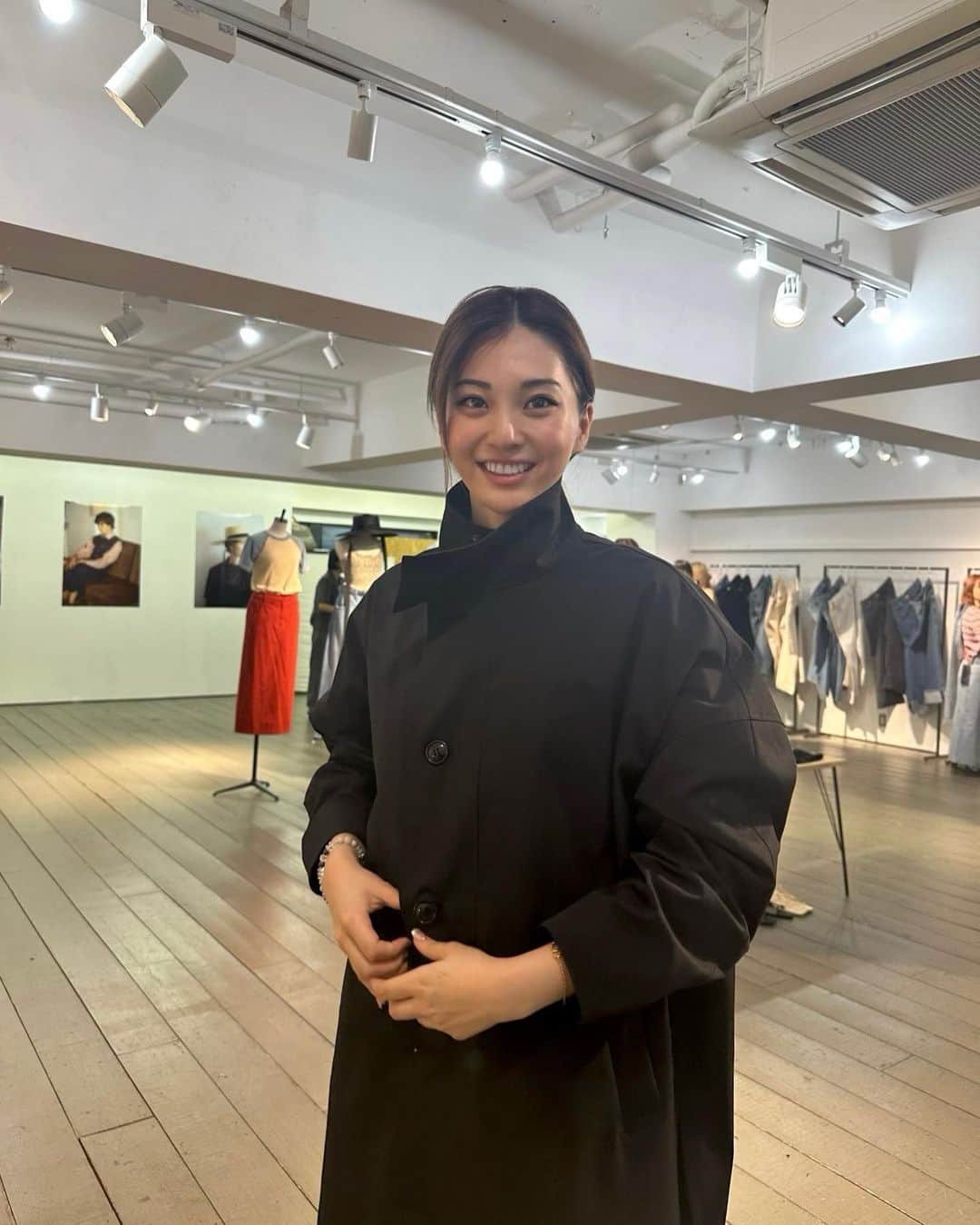 金谷鞠杏さんのインスタグラム写真 - (金谷鞠杏Instagram)「ーーーーーーーーーーーーーーー Hi  最近出会ったかわいいブランド 色んな自分になれるファッションがだいすき🐈‍⬛」10月30日 0時25分 - mariannu_official