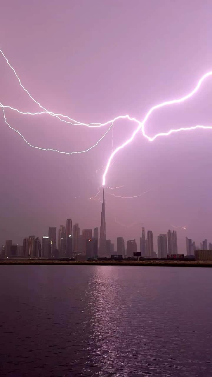 ドバイのインスタグラム：「#Dubai Storm」