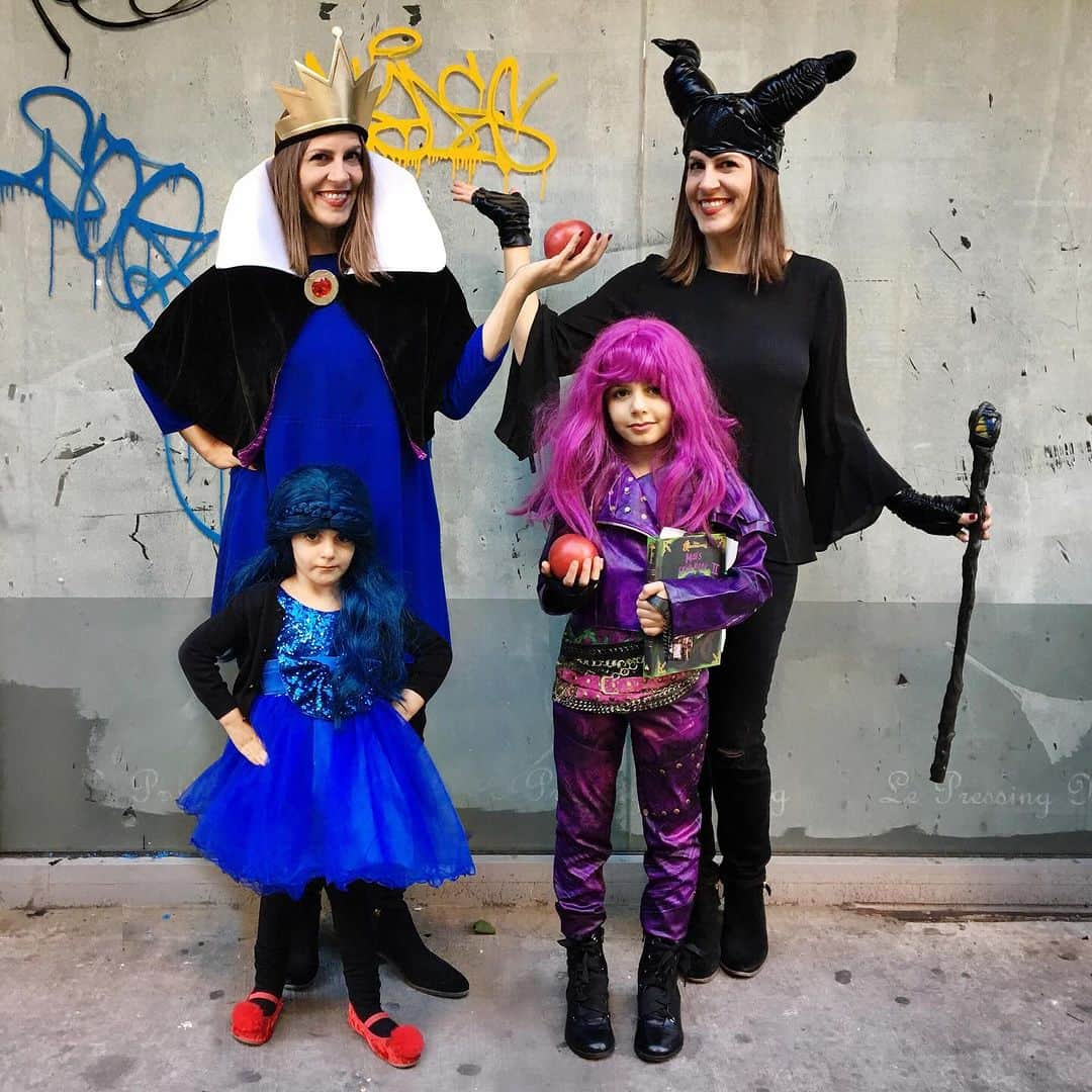 Ilana Wilesのインスタグラム：「Another memorable Halloween. Mazzy and Harlow went as Mal and Evie from the Descendants. They both wanted me to go as their mom (aka Maleficent from Sleeping Beauty or the Evil Queen from Snow White) so I got both costumes and did a photoshop job. Then on actual Halloween, I went out as Maleficent and Mike surprised us by showing up in the Evil Queen costume. Best Queen ever!」