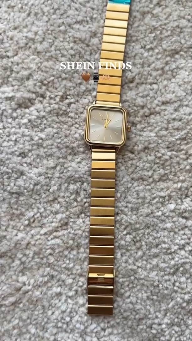 SHEINのインスタグラム：「Real chic hours fr 💛✨⌚ No, literally, this timepiece is ticking all the right boxes 😍 @chicasinsentido  🔎12501726  #SHEIN #SHEINforAll #SHEINstyle #fashion #chic」