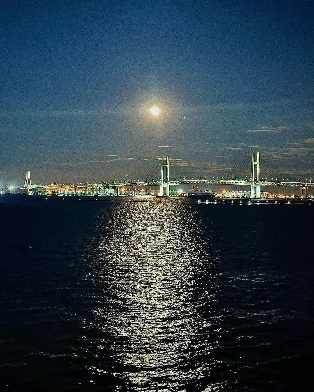 上原歩のインスタグラム：「* 🌕🍽️🎡  美しい月 美しい食事 美しい観覧車 美しい丸たち  🟡⚪️🔵  __________________________________________  #love #life #loveislove #moon #月蝕 #Lunareclipse #beautifulsence」