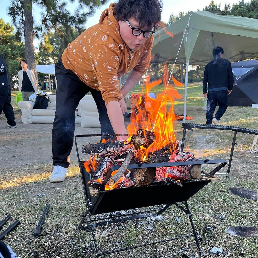 山出雄大さんのインスタグラム写真 - (山出雄大Instagram)「芋煮会。 朝まで飲んでて、寝ずにBBQは脅威のスタミナ。以上です。  #芋煮会 #ダークホース山出 #BBQ #sy32」10月30日 0時34分 - de_yama