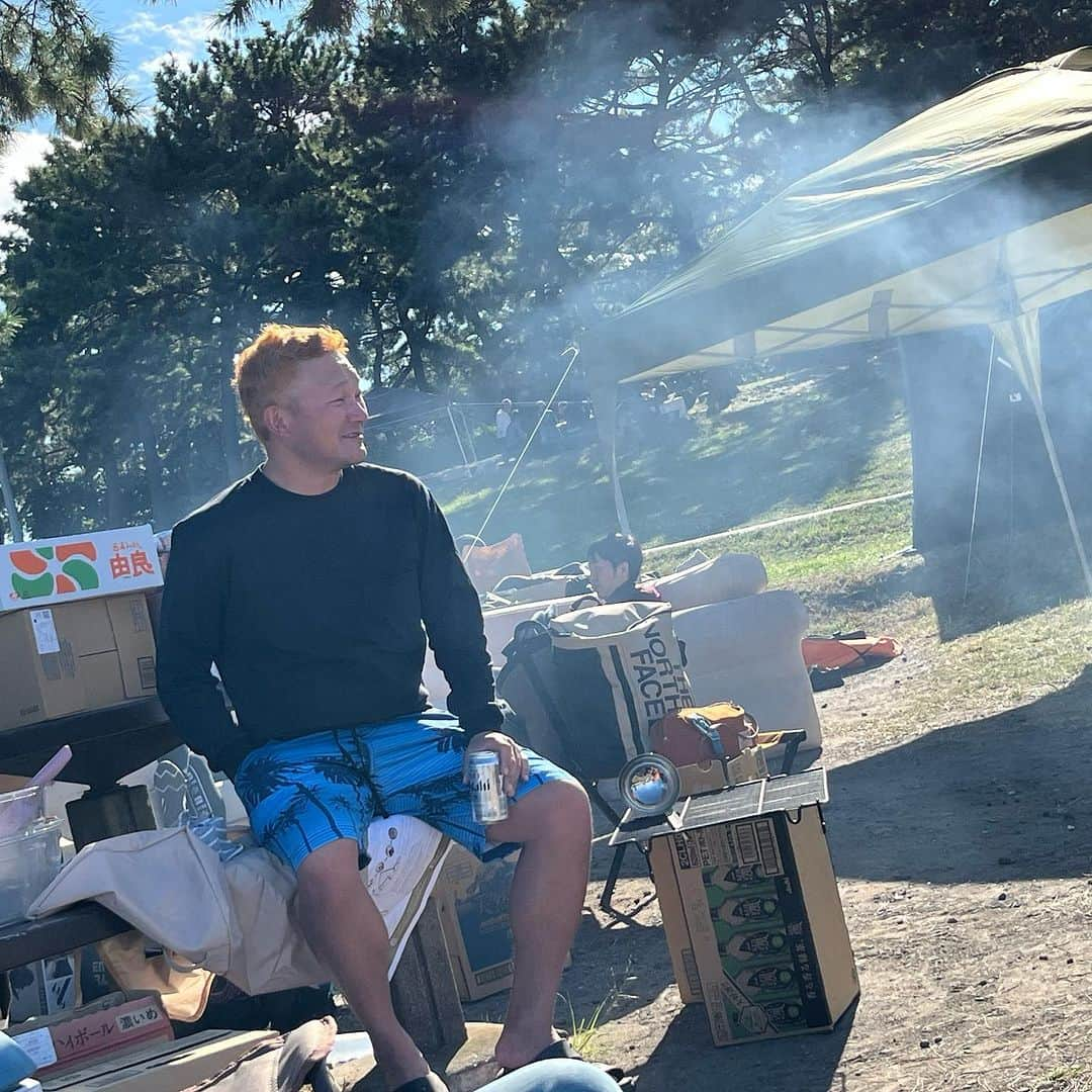 山出雄大さんのインスタグラム写真 - (山出雄大Instagram)「芋煮会。 朝まで飲んでて、寝ずにBBQは脅威のスタミナ。以上です。  #芋煮会 #ダークホース山出 #BBQ #sy32」10月30日 0時34分 - de_yama