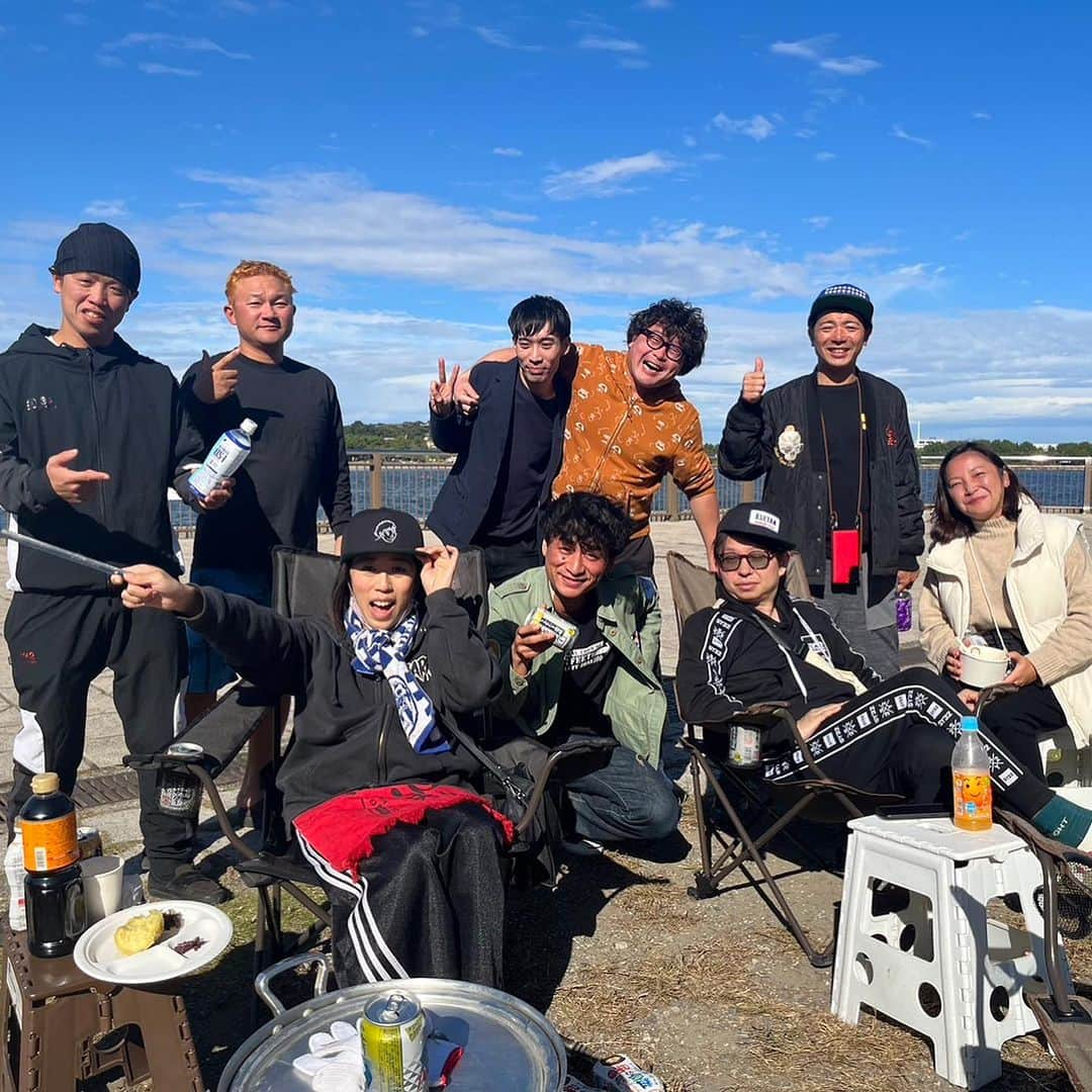 山出雄大さんのインスタグラム写真 - (山出雄大Instagram)「芋煮会。 朝まで飲んでて、寝ずにBBQは脅威のスタミナ。以上です。  #芋煮会 #ダークホース山出 #BBQ #sy32」10月30日 0時34分 - de_yama