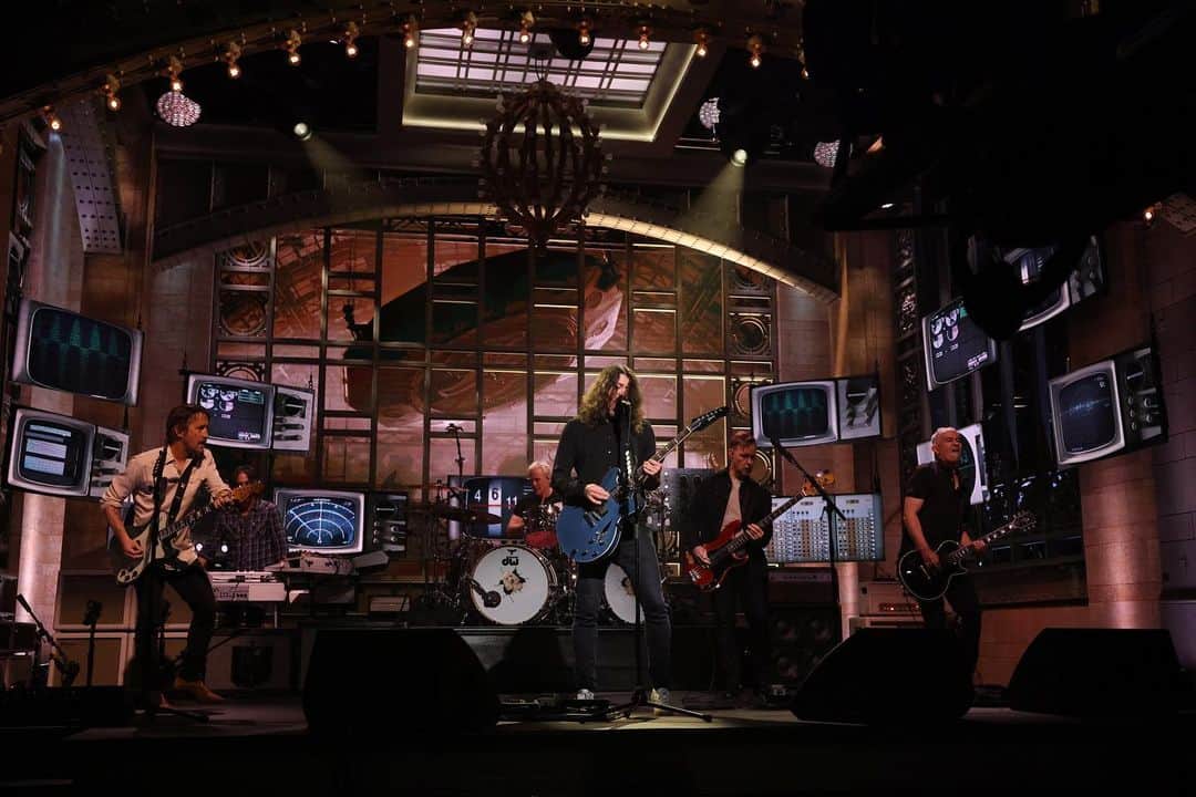 のインスタグラム：「@foofighters @hermusicofficial」