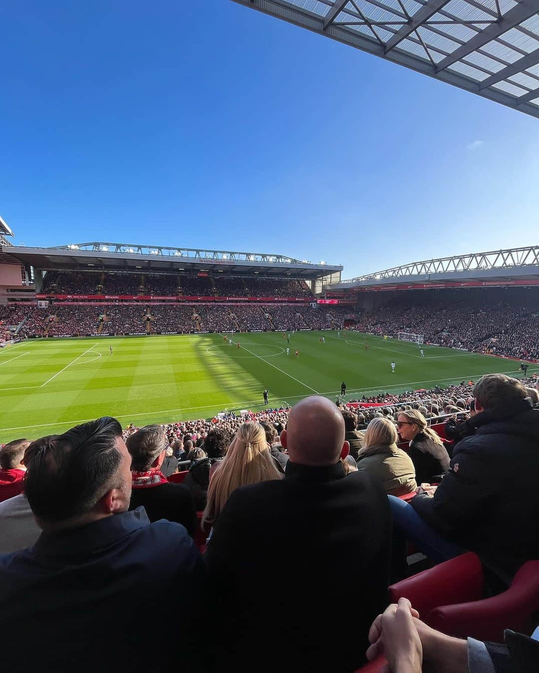 アダム・ボグダンさんのインスタグラム写真 - (アダム・ボグダンInstagram)「Great afternoon at Anfield!」10月30日 1時03分 - bogdanadamofficial