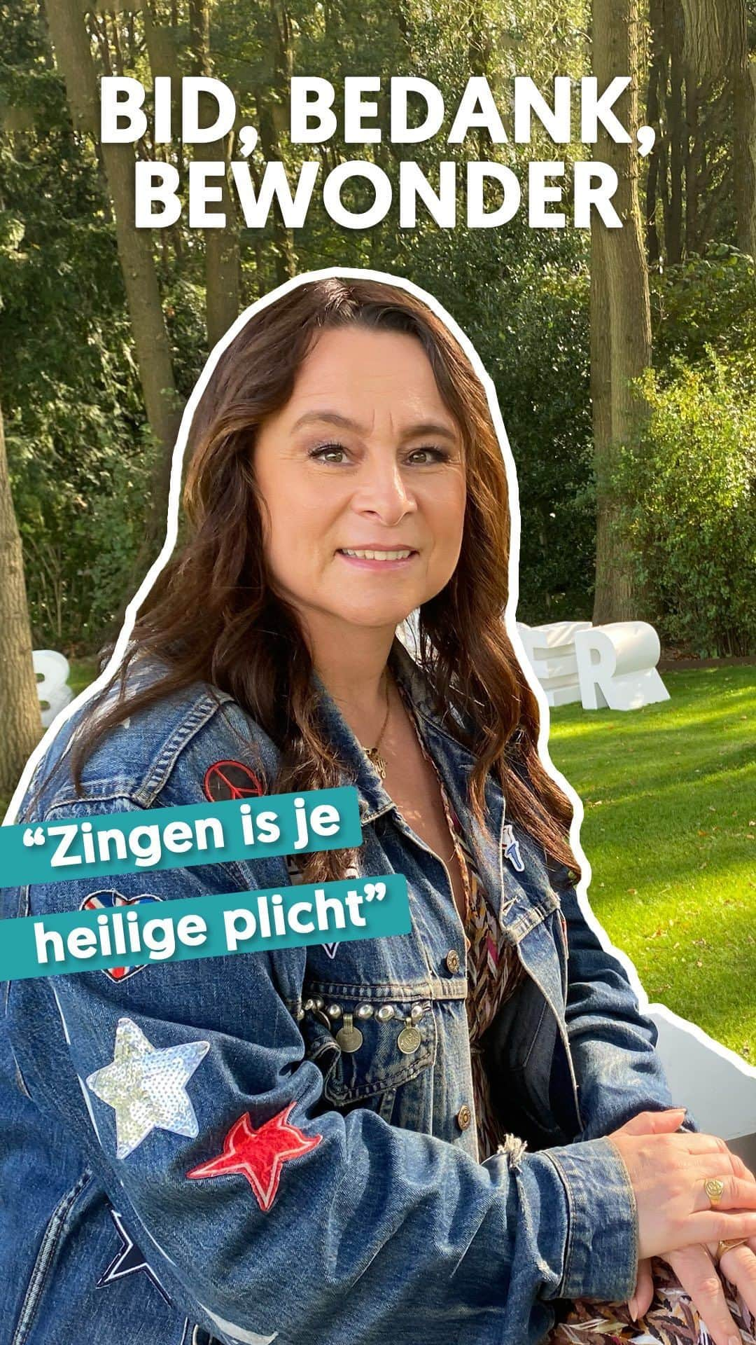 ジョヴァンカのインスタグラム：「Hij zei: "Zingen is je heilige plicht"🙏  Trijntje Oosterhuis is te gast in 'Bid, bedank, bewonder'. Ze brengt een ode aan haar vader Huub Oosterhuis, hij zou op 1 november 90 jaar geworden zijn. Trijntje gaat in gesprek met Giovanca over de dierbare band die zij met haar vader had. 💜  Benieuwd naar het hele gesprek? ▶️ Kijk deze aflevering van 'Bid, bedank, bewonder' via NPO Start / Plus.  #omroepeo #bidbedankbewonder #trijntjeoosterhuis #zingen」