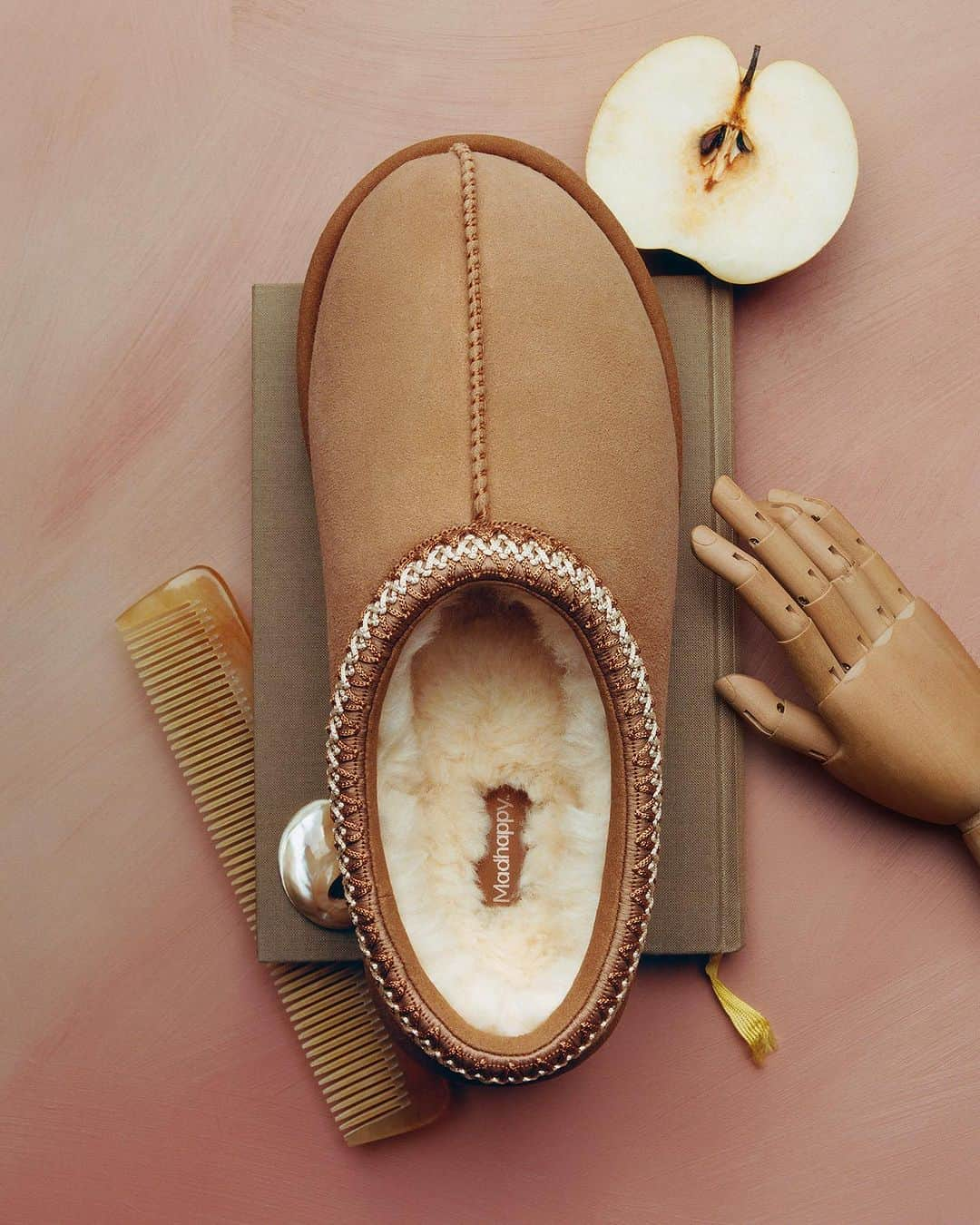 アグさんのインスタグラム写真 - (アグInstagram)「Introducing The Tasman Slipper by Madhappy & UGG. Available globally in limited quantities on Tuesday, October 31st at 12PM ET at Madhappy.com and our Soho & Chicago Seasonal Shops.」10月30日 1時00分 - ugg