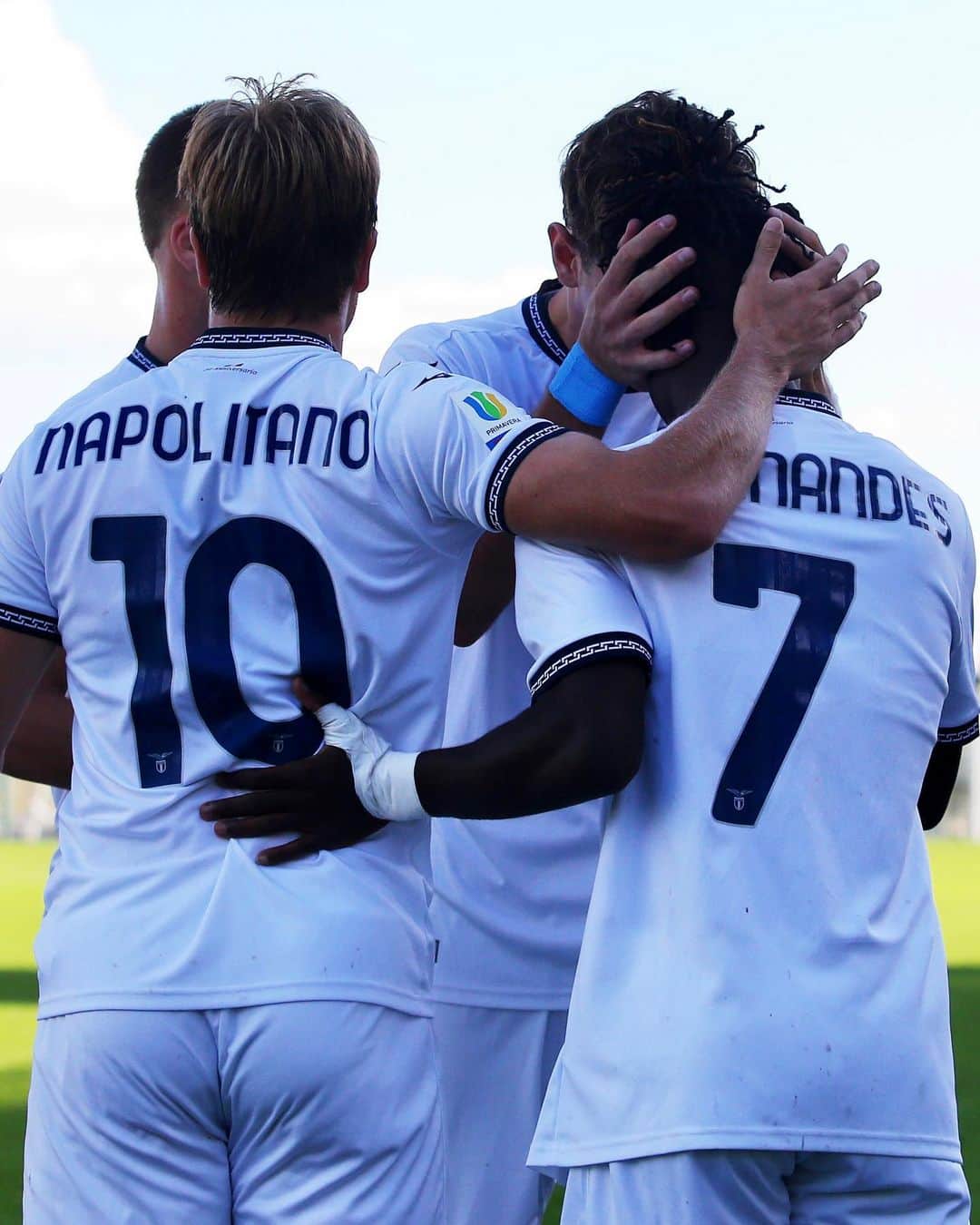 SSラツィオのインスタグラム：「💪 Non ci ferma nemmeno l’inferiorità numerica: con l’Empoli è 2-2!  #Primavera1TIM  #CMonEagles 🦅」