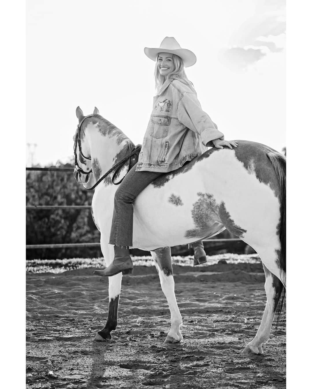 ベス・ベアーズさんのインスタグラム写真 - (ベス・ベアーズInstagram)「👩🏼‍🌾 #horsegirl #rescuehorse   📸: @white.star.ranch」10月30日 1時18分 - bethbehrs