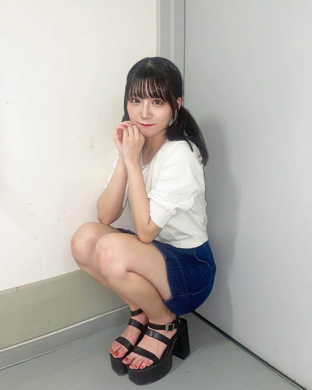 藤田みゆのインスタグラム：「. カバー曲の練習してる❕」
