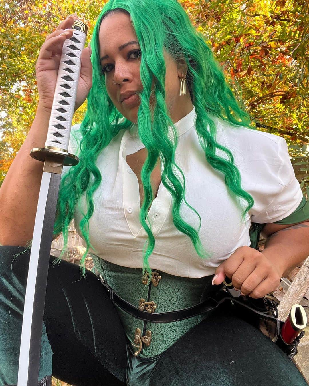 ナイラ・ローズさんのインスタグラム写真 - (ナイラ・ローズInstagram)「SPOOKTOBER!!!🎃🎃🎃 #costumeaday #31DaysofHalloween  #costume #cosplayer  Day 29  The master of the three sword technique!!  Roronoa Zoro! (63’d ofc! 🤪) #cosplay #cosplayer #onepiece」10月30日 1時25分 - nylarosebeast