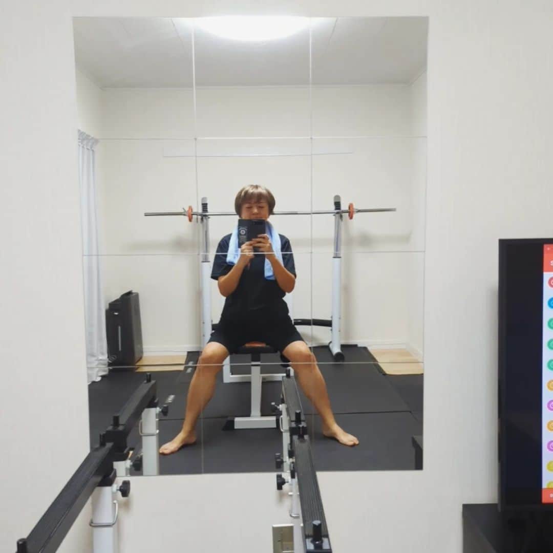 島田佳奈のインスタグラム：「3週間ぶりのパーソナルトレーニング！ （行ったのは朝・30回目） 悲しいくらい筋力DOWNしてた。またイチから地味に鍛えるじょ。 関係ないけど足太いな。たぶん遠近法の都合でホントはここまで太くない（はず）。」