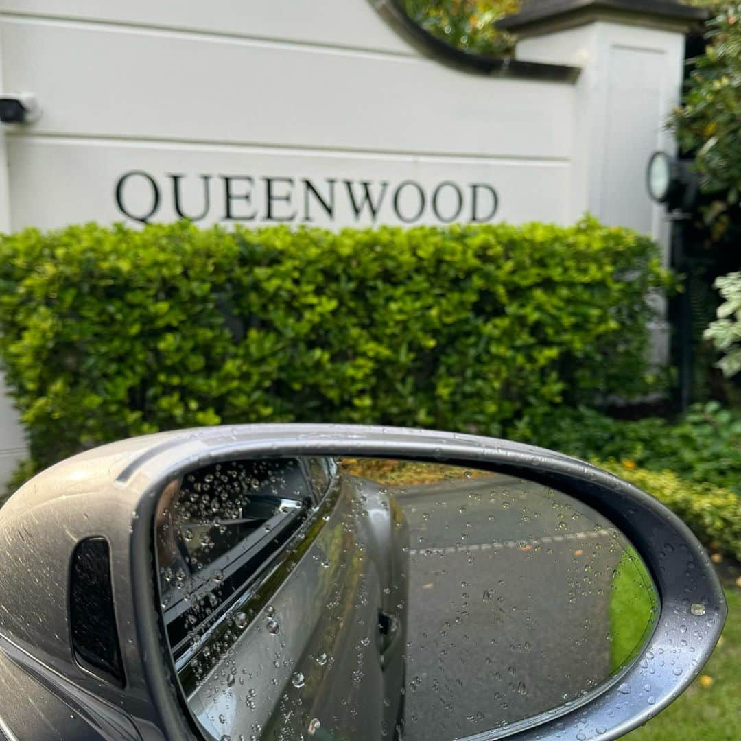 ジョン・テリーさんのインスタグラム写真 - (ジョン・テリーInstagram)「Always special at Queenwood. Thank you @warrenkwei  Well played partner @stephenmiron 💙🏌🏻‍♂️💷  Great to see you @theowalcott and thank you for the 💷🤣」10月30日 1時42分 - johnterry.26