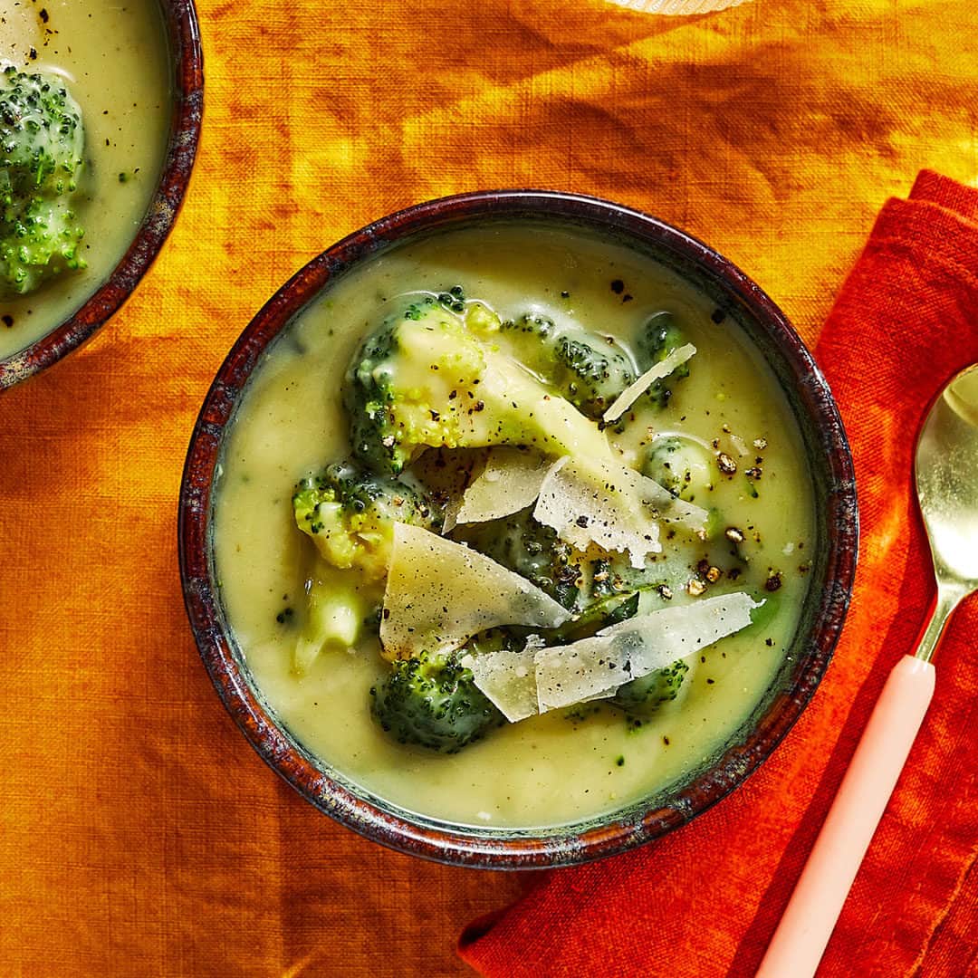 Food & Wineのインスタグラム：「This simple Potato and Broccoli Soup is one of our go-to recipes once the weather gets colder. It's super easy to whip up (AKA ready in just thirty minutes!), and stirring in a generous handful of parmesan gives the soup base extra savory depth of flavor. Try it out for yourself at the link in bio! 📸: @caracormack_」