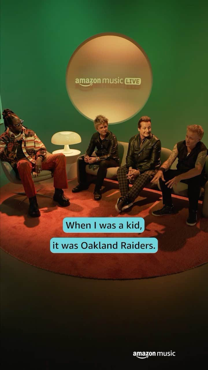 のインスタグラム：「@greenday isn’t new to this, they’re true to this cc: @raiders 🏈 #amazonmusiclive」