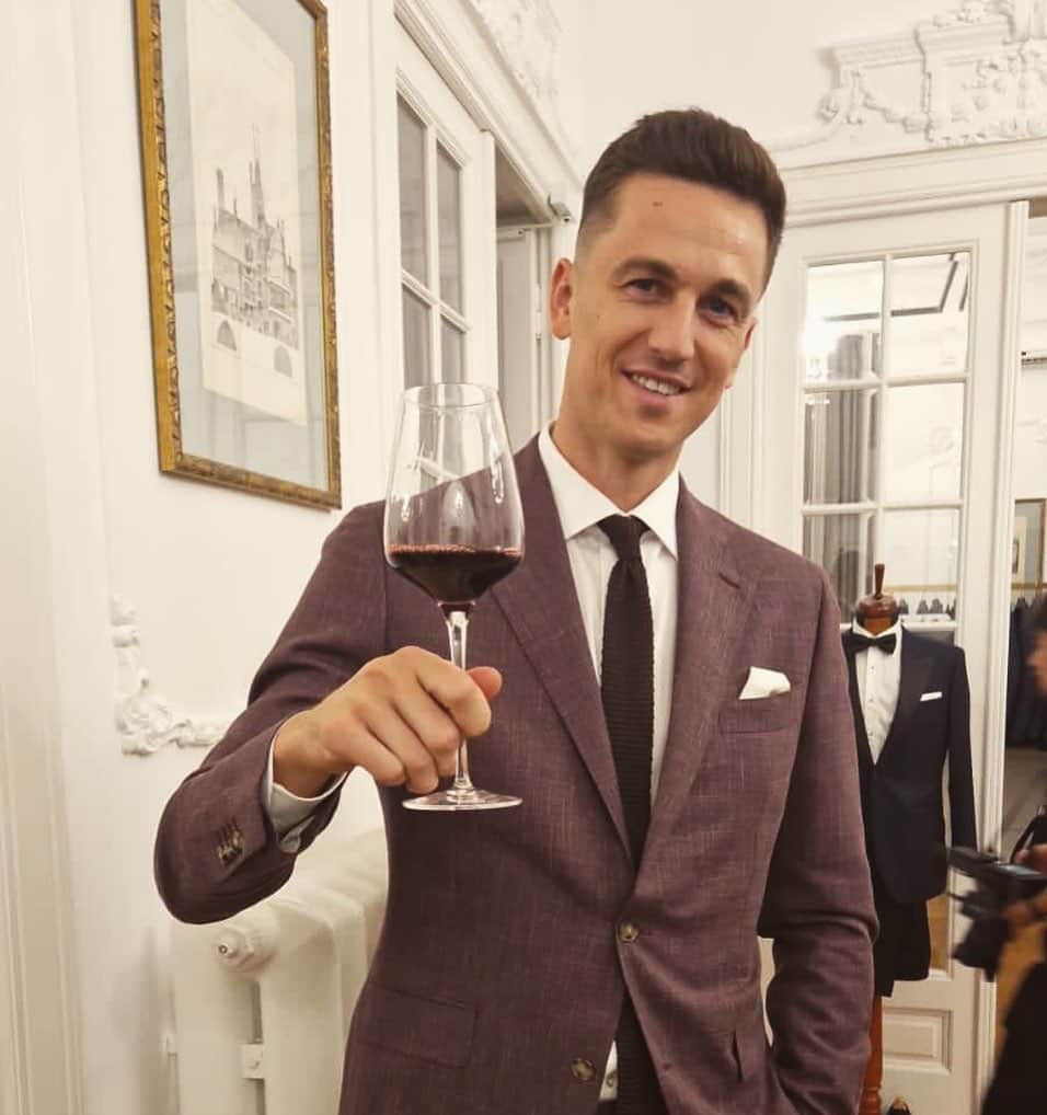 フローリン・ガルドシュのインスタグラム：「3️⃣5️⃣ today 🍷 Mulțumesc pentru urări! 😘」