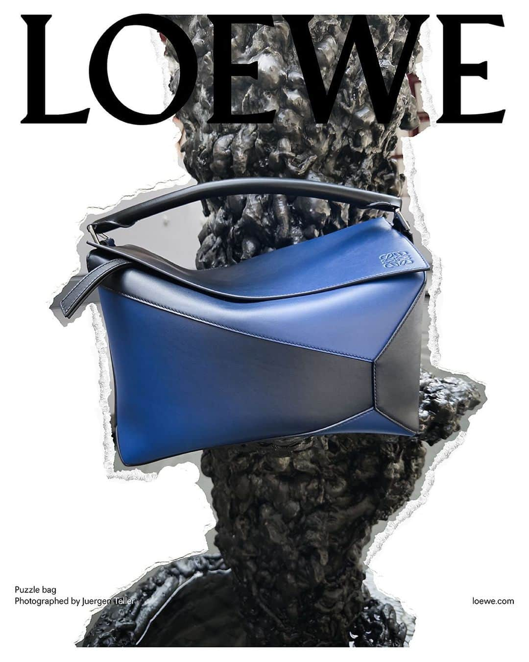 Loeweのインスタグラム：「BLACK AND BLUE? BLUE AND BLACK.  The Puzzle bag for LOEWE Spring Summer 2024 precollection.  Photography Juergen Teller Creative direction Jonathan Anderson  Creative partner Dovile Drizyte Styling Benjamin Bruno  Production Holmes Production  Artwork by Lynda Benglis, Bounty, Amber Waves, Fruited Plane, 2021 Bronze with black patina © 2023 Lynda Benglis / Licensed by VAGA at Artists Rights Society (ARS), NY. Courtesy of the Artist and Pace Gallery, New York.  #LOEWE #LOEWESS24」