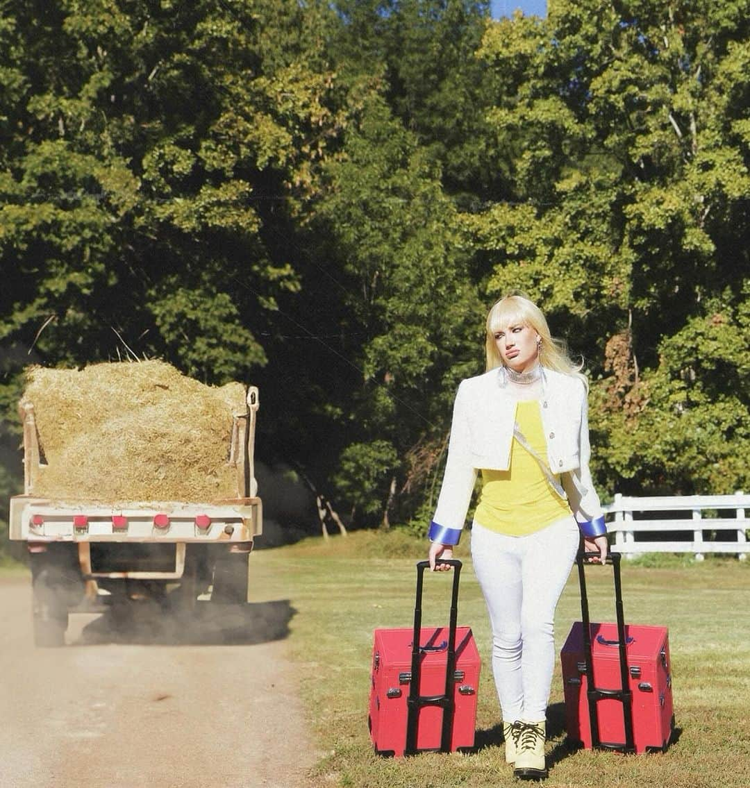 ジェームス・チャールズさんのインスタグラム写真 - (ジェームス・チャールズInstagram)「THE BEST OF BOTH WORLDS ⭐️  childhood by @mileycyrus photos by @edwiggery styled by @lenanash acting by @igtrevor」10月30日 7時38分 - jamescharles